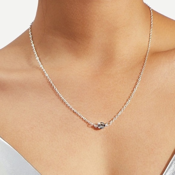 Jewelry - BOGOFREE! Faux Diamond Necklace